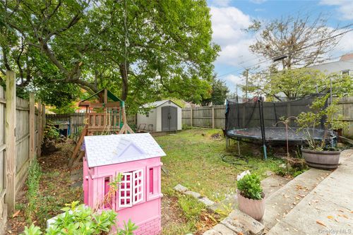 810 Clarence Ave, Bronx, NY, 10465-1606 | Card Image