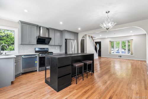 906 Stratford Dr, East Meadow, NY, 11554-4721 | Card Image