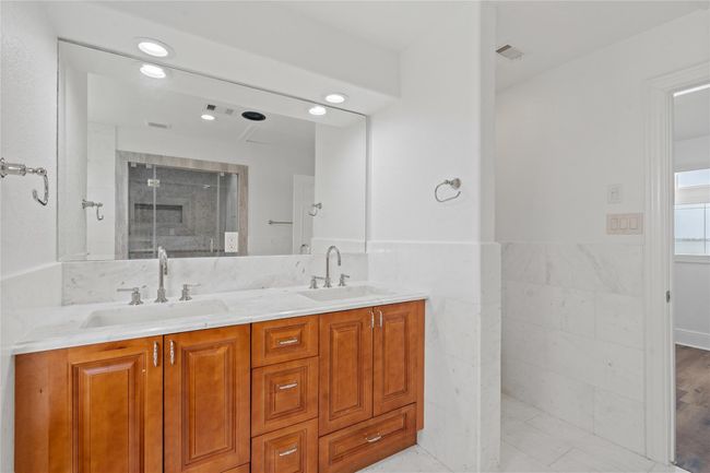 Double sinks and custom cabinetry | Image 29