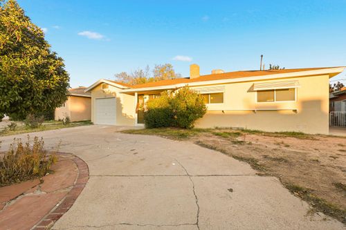 2924 Cagua Dr Ne, Albuquerque, NM, 87110-3224 | Card Image