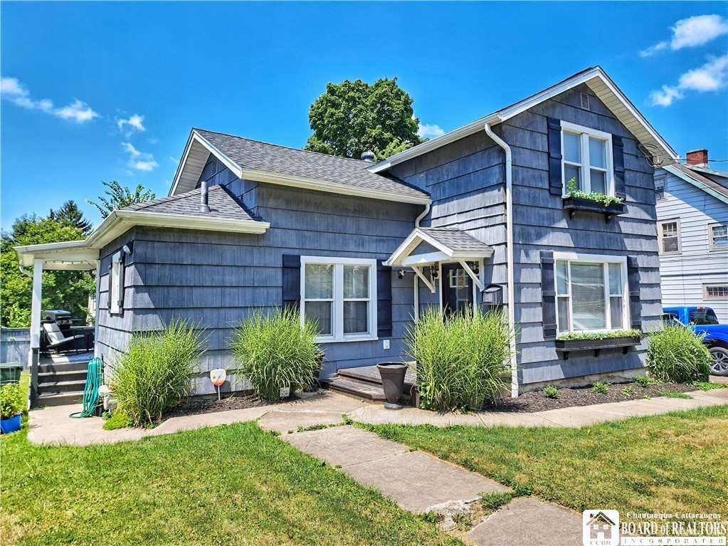 Maple St, Jamestown, NY 14701