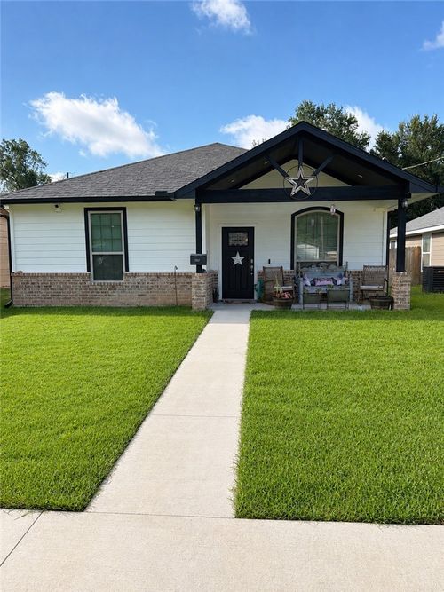 707 W Evans St, Hearne, TX, 77859-2848 | Card Image
