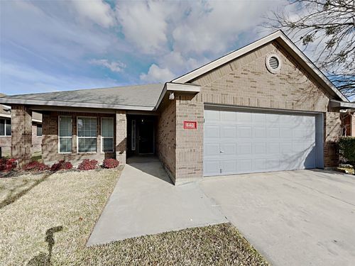 640 Babbling Brook Dr, Saginaw, TX, 76179-0942 | Card Image