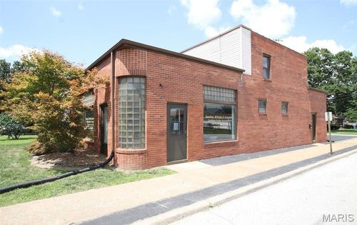 855 E Ferguson Ave, Wood River, IL, 62095-2149 | Card Image