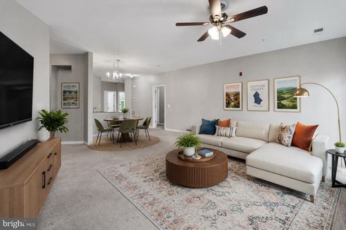 24546 Byrne Meadow Sq, ALDIE, VA, 20105-5667 | Card Image