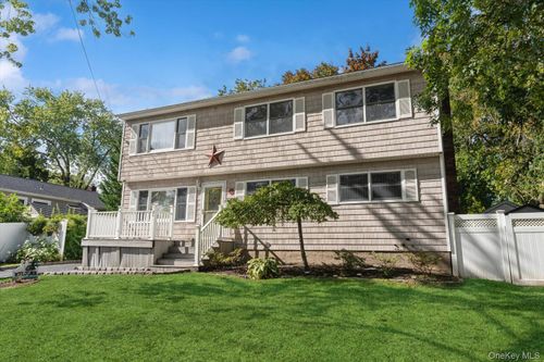 35 Huron Street, Brookhaven, NY, 11776 | Card Image