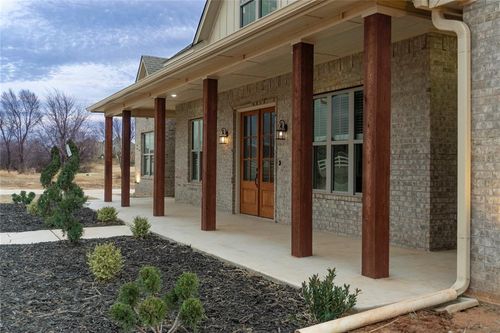 9451 W Charter Oak Rd, Edmond, OK, 73025-8584 | Card Image