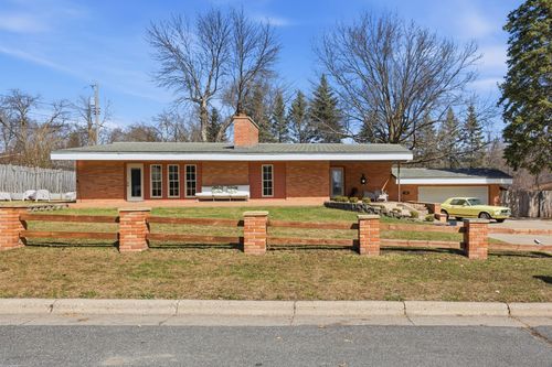 130 Fairlawn Ave E, Winsted, MN, 55395-7832 | Card Image