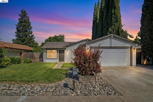 554 Chestnut Ave, Tracy, CA, 95376-4339 | Card Image