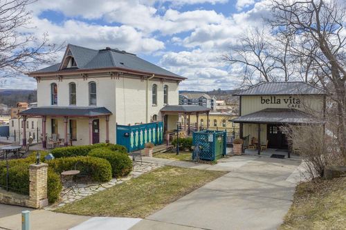 138 1st St, Baraboo, WI, 53913-2438 | Card Image