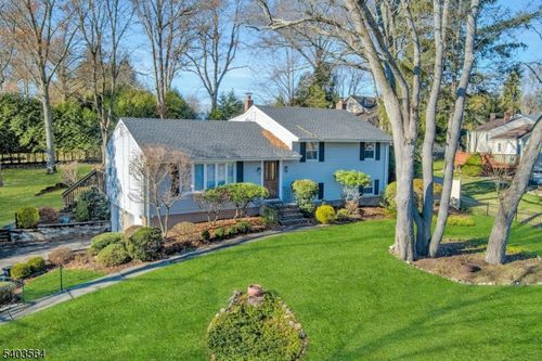 657 Jones Rd, River Vale, NJ, 07675-6033 | Card Image