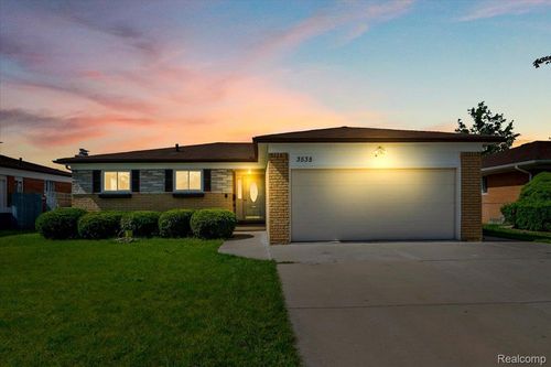 3535 Hein Dr, Sterling Heights, MI, 48310-6141 | Card Image