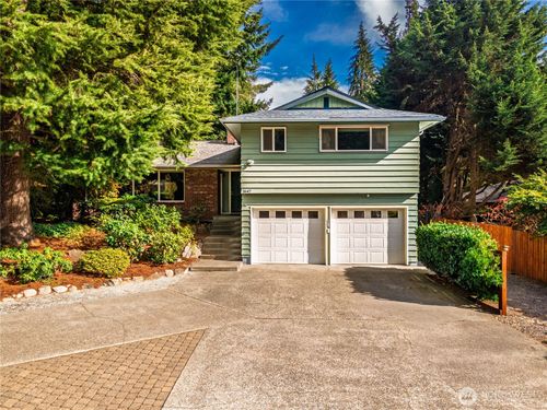 1647 N 130th St, Seattle, WA, 98133-7702 | Card Image