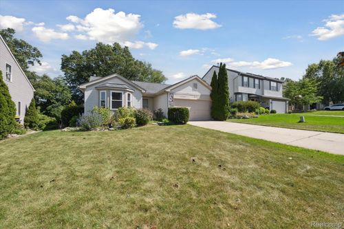 1660 Chelsea Circle Circle, Hartland Township, MI, 48843 | Card Image