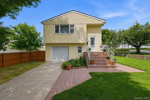 380 Sheridan St, Westbury, NY, 11590-3650 | Card Image