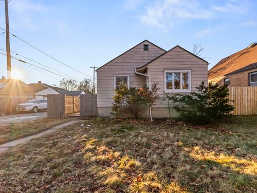 3855 S 15th Pl, Milwaukee, WI, 53221-1615 | Card Image