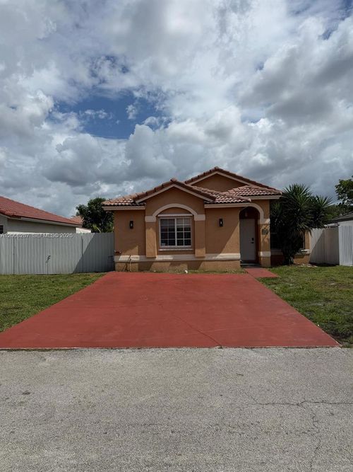 7751 Nw 194th St, Hialeah, FL, 33015-6426 | Card Image