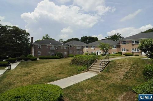 5 Heights Rd, Ridgewood, NJ, 07450-3189 | Card Image