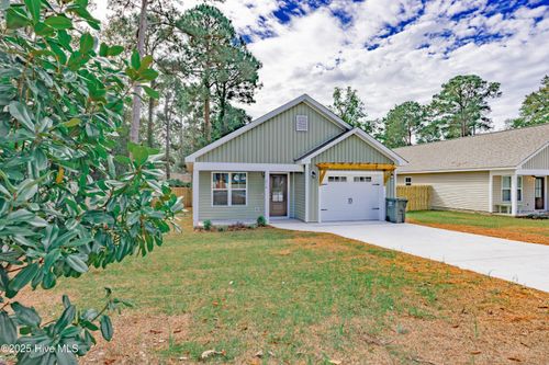 218 E Church St, Rose Hill, NC, 28458-7425 | Card Image