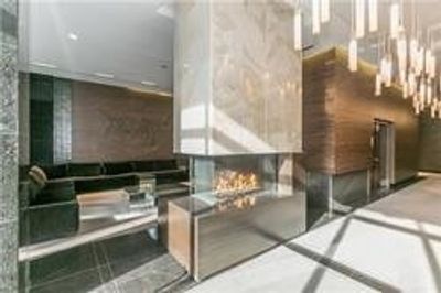 PH205 - 770 Bay St, Condo with 1 bedrooms, 1 bathrooms and 1 parking in Toronto ON | Image 3