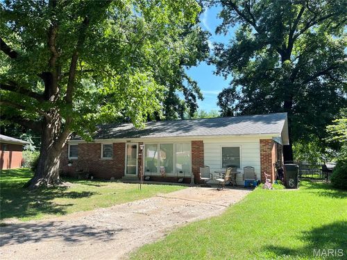 8 Grace Ct, Belleville, IL, 62226-6565 | Card Image