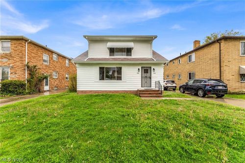 927 E 216th St, Euclid, OH, 44119-2421 | Card Image
