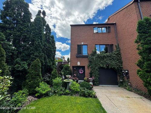 71 Jefferson Ln, Wilkes Barre, PA, 18701-3002 | Card Image