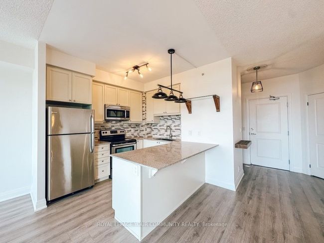 521 - 12 Woodstream Blvd, Condo with 1 bedrooms, 1 bathrooms and 2 parking in Woodbridge ON | Image 7