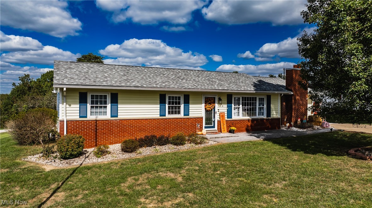 Paradise Ln, Parkersburg, WV 26101