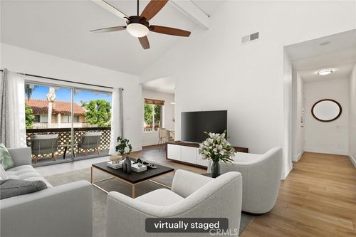 t4-700 W La Veta Ave, Orange, CA, 92868-4132 | Card Image