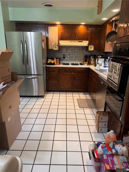 12 Chatham St, Suffern, NY, 10901-7606 | Card Image