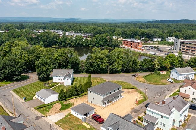 A - 10 Glen Cove Pl, Condo with 2 bedrooms, 2 bathrooms and 1 parking in Easthampton MA | Image 4