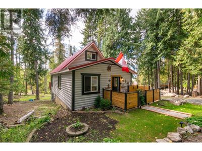 7281 Birch Close, House other with 2 bedrooms, 2 bathrooms and 3 parking in Anglemont BC | Image 3