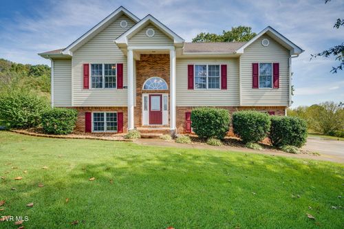 150 Fox Ridge Dr, Mount Carmel, TN, 37645-6301 | Card Image