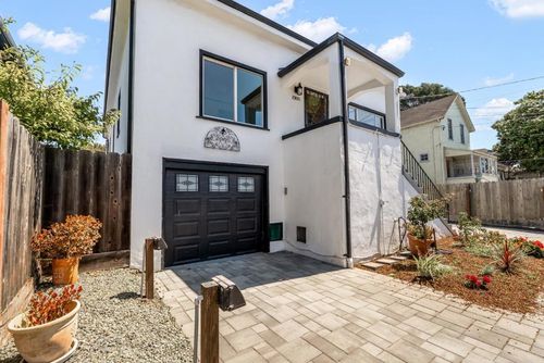 2900 Linden St, Emeryville, CA, 94608-4521 | Card Image