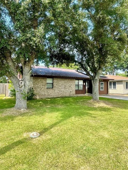 810 S 2nd Street, Ganado, TX, 77962 | Card Image