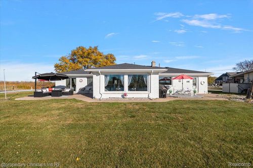 38695 Venetian Dr, Harrison Township, MI, 48045-5801 | Card Image