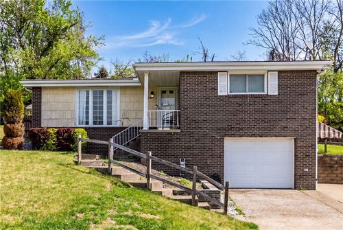 42 Manor Rd, Donora, PA, 15033-1715 | Card Image