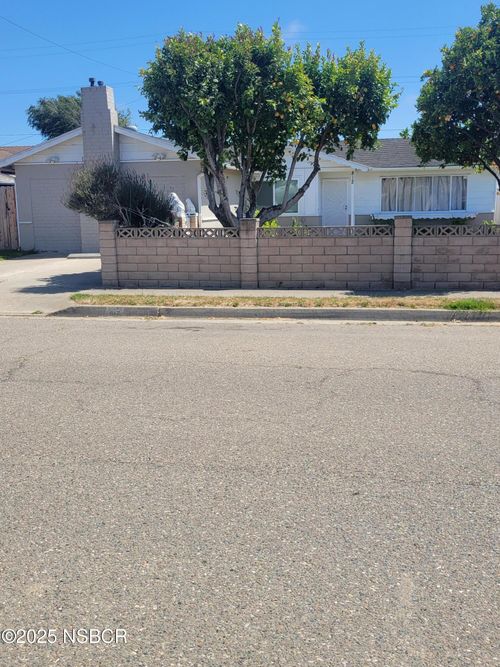 812 W Nectarine Ave, Lompoc, CA, 93436-4316 | Card Image