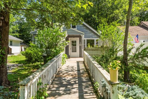 24 Poplar St, Warwick, NY, 10990-1220 | Card Image