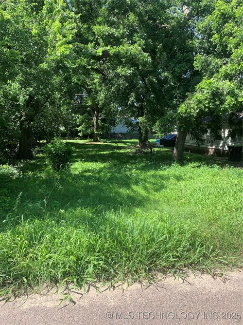 823 E Corona St, Ada, OK, 74820-3861 | Card Image