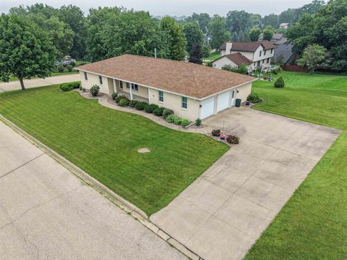 590 Pioneer Rd, Platteville, WI, 53818-3348 | Card Image