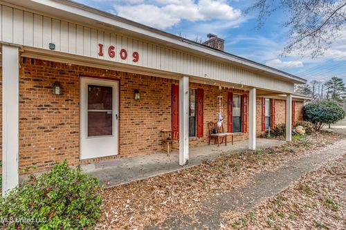 1609 Old Vicksburg Rd, Clinton, MS, 39056-4035 | Card Image