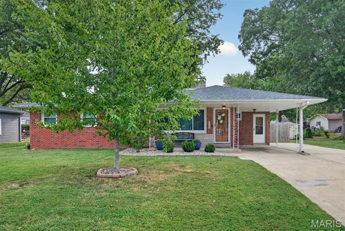 1505 Paradise Dr, Highland, IL, 62249-2324 | Card Image