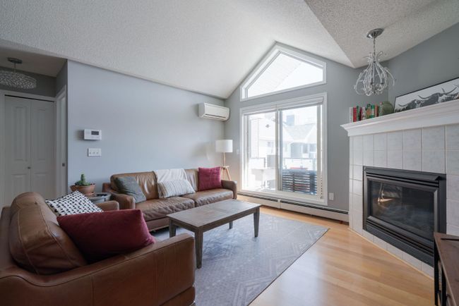 402 - 10 Sierra Morena Mews Sw, Home with 2 bedrooms, 2 bathrooms and 1 parking in Calgary AB | Image 5