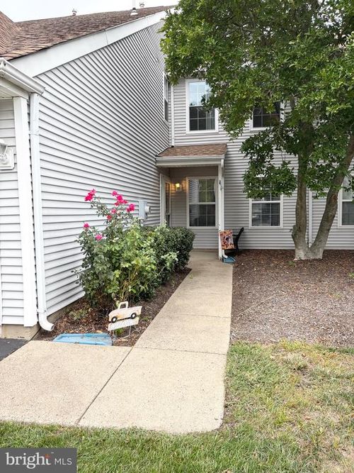 28 Magnolia Ct, BORDENTOWN, NJ, 08505-4237 | Card Image