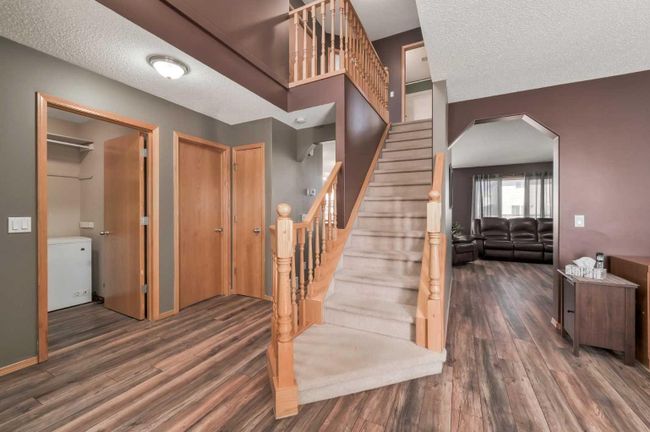 192 Stonegate Crescent Nw, Home with 4 bedrooms, 2 bathrooms and 4 parking in Airdrie AB | Image 4