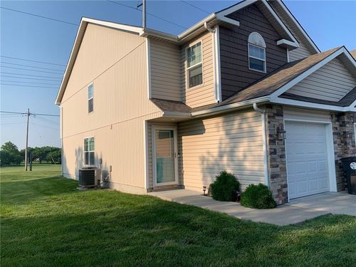 816 Raven Ct, Belton, MO, 64012-7818 | Card Image