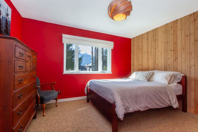 40737 Perth Drive, House other with 5 bedrooms, 2 bathrooms and 6 parking in Squamish BC | Image 17