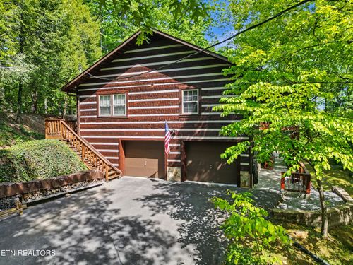 615 N Ownby Dr, Gatlinburg, TN, 37738-5803 | Card Image